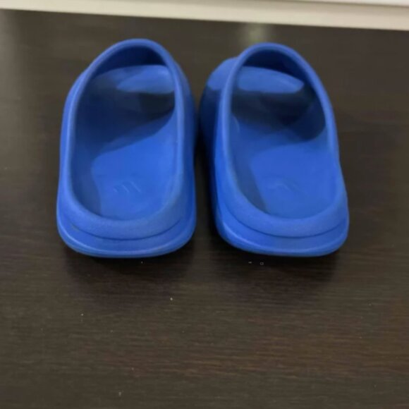 Adidas Yeezy Slide main image 4